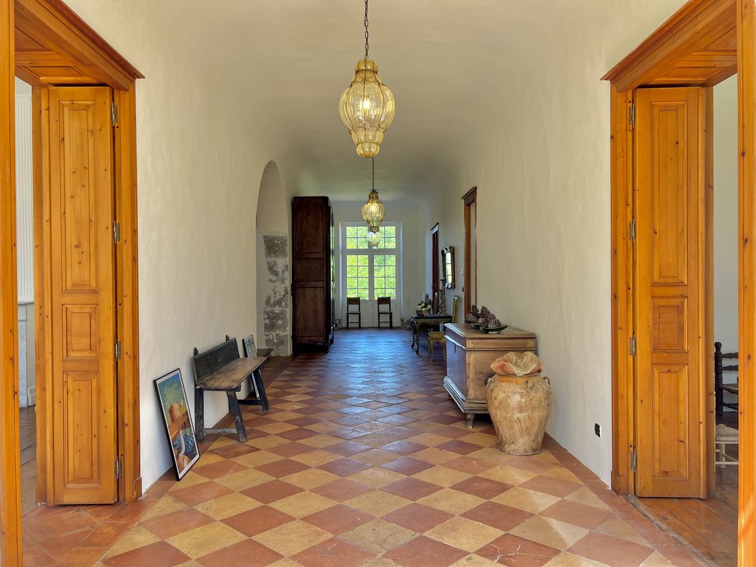 Le Rêve Aquitain: A Castle of Timeless Elegance Near Bordeaux