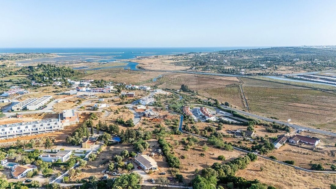 Land in Mexilhoeira Grande, Algarve, Portugal 2 - 16134155