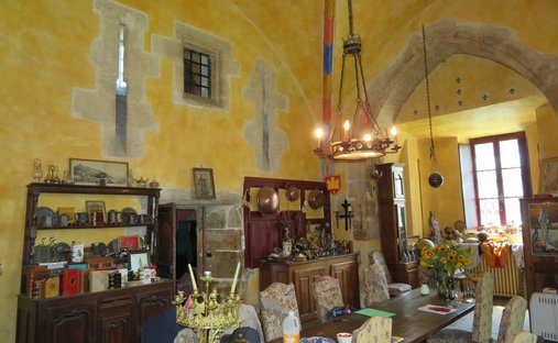 Castle for Sale in Gannat, Auvergne-Rhône-Alpes, France