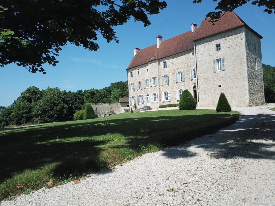 A Sunlit Medieval Château Between Geneva & Lyon’s Golden Light