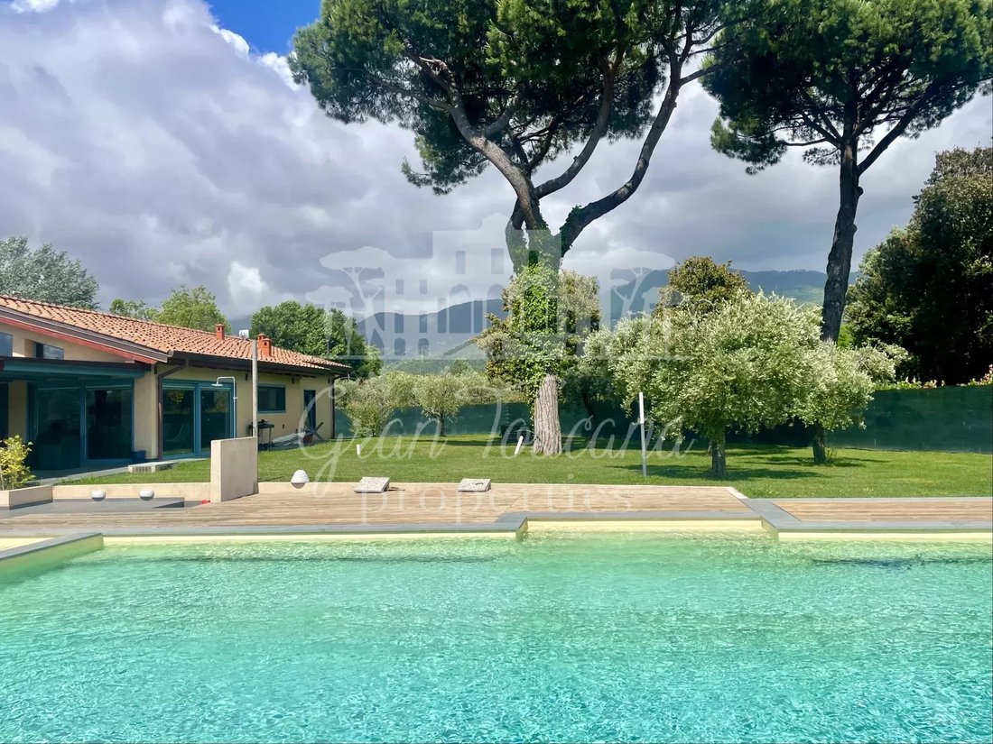 Villa in Pietrasanta, Tuscany, Italy 1 - 16130404
