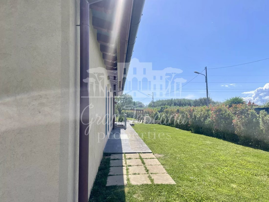 Villa in Pietrasanta, Tuscany, Italy 5 - 16130404