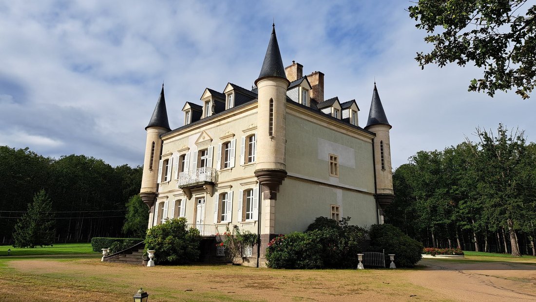 Le Rêve Renaissance: A 19th-Century Château Crowned in Auvergne’s Golden Light