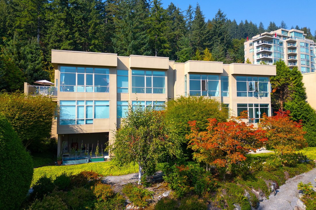 Condo in West Vancouver, British Columbia, Canada 1 - 16133737