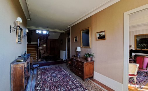 Château 3800 M² Sur Terrain 22ha