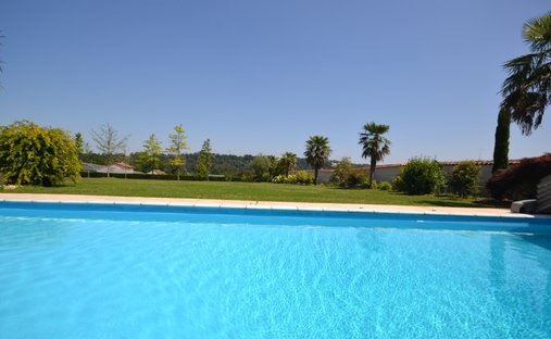 Castle for Sale in Villefranche-sur-Saone, Auvergne-Rhône-Alpes, France