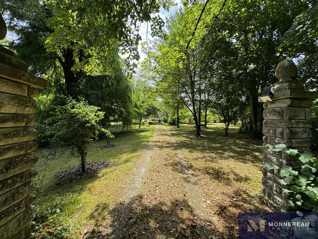 Estate in Baignes-Sainte-Radegonde, Nouvelle-Aquitaine, France 5 - 16130372