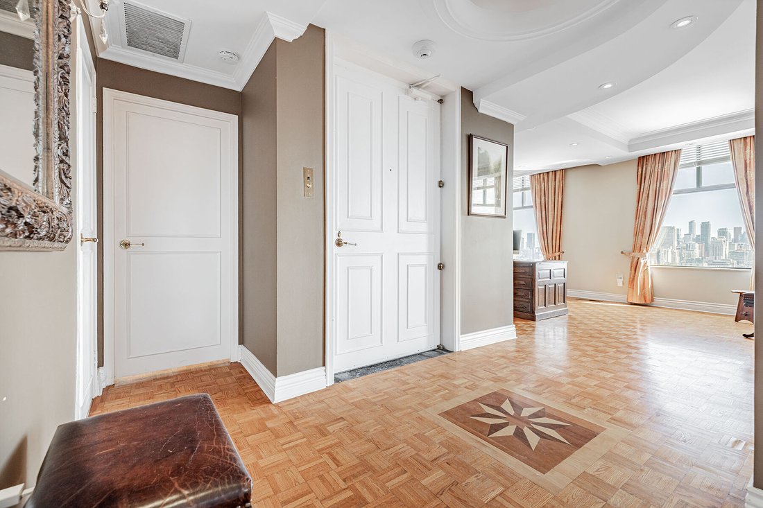 Condo in Toronto, Ontario, Canada 3 - 16133671