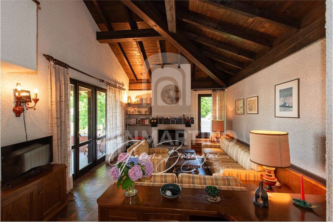Villa in Barasso, Lombardy, Italy 2 - 16132242
