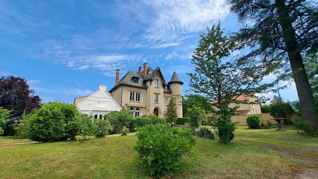 La Tour des Rêves: A Neo-Gothic Masterpiece in Auvergne’s Heart