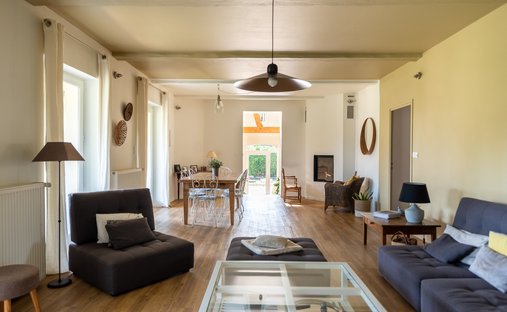 Castle for Sale in Villefranche-sur-Saone, Auvergne-Rhône-Alpes, France