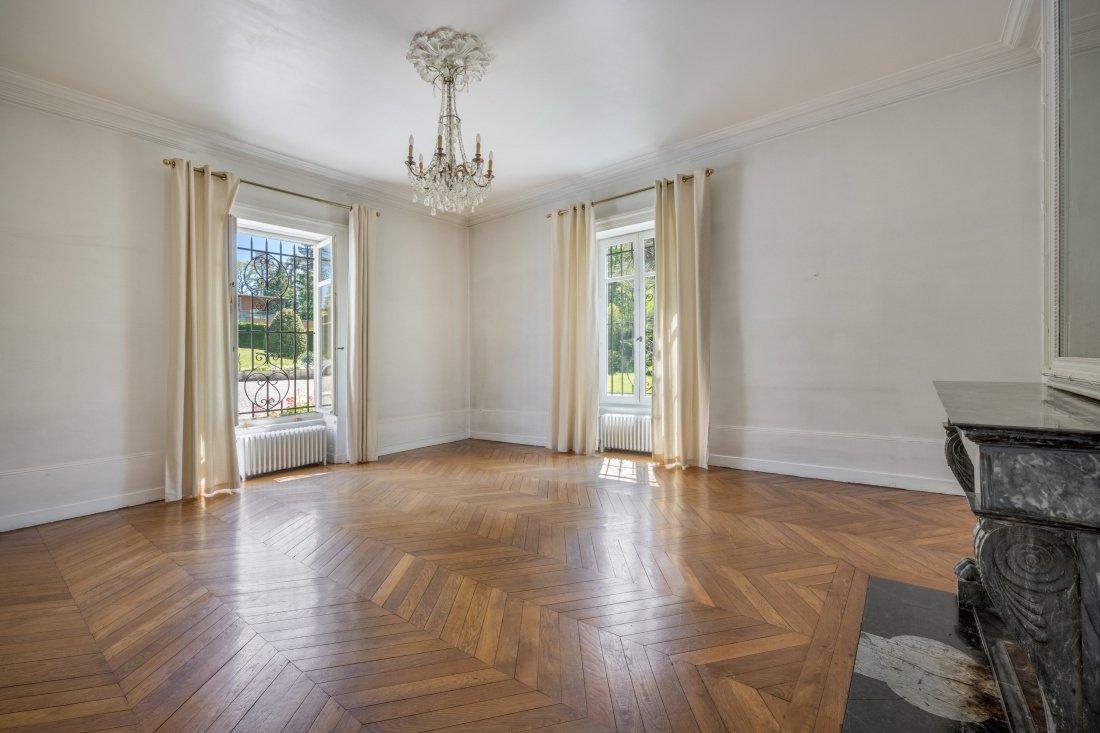 Estate in Saint-Bernard, Auvergne-Rhône-Alpes, France 3 - 16130037
