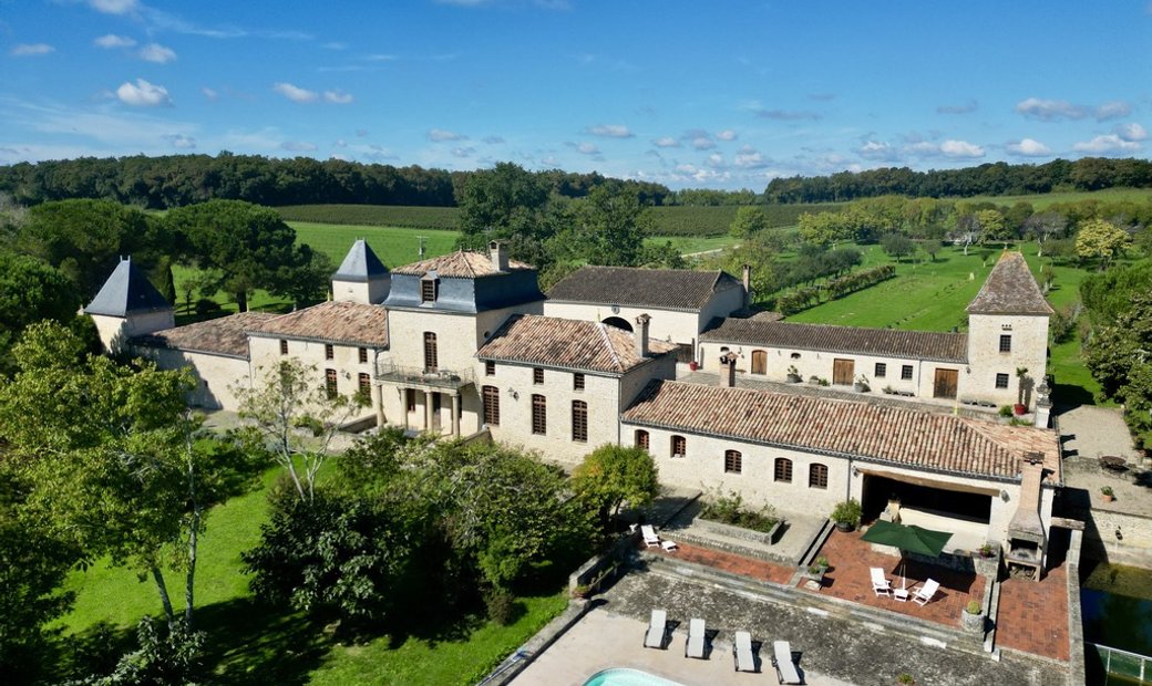 Castle for Sale in Monségur, Nouvelle-Aquitaine, France
