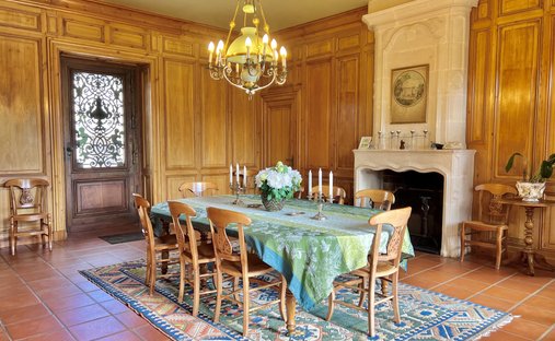 Stunning Château In Gironde With Its Landscaped Park And Breathtaking Views Of The Countryside