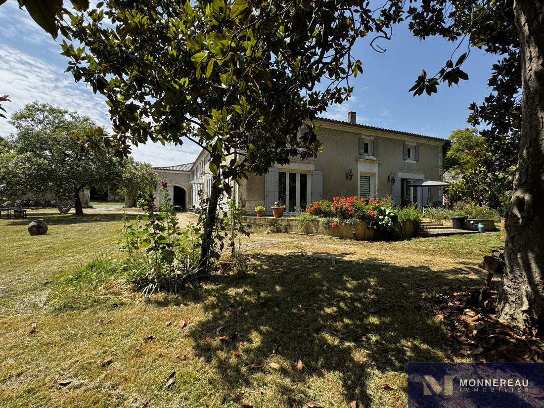 Estate in Baignes-Sainte-Radegonde, Nouvelle-Aquitaine, France 2 - 16130372