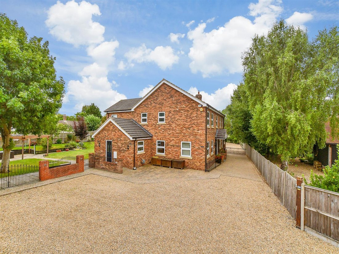House in Wingham, England 1 - 16132376