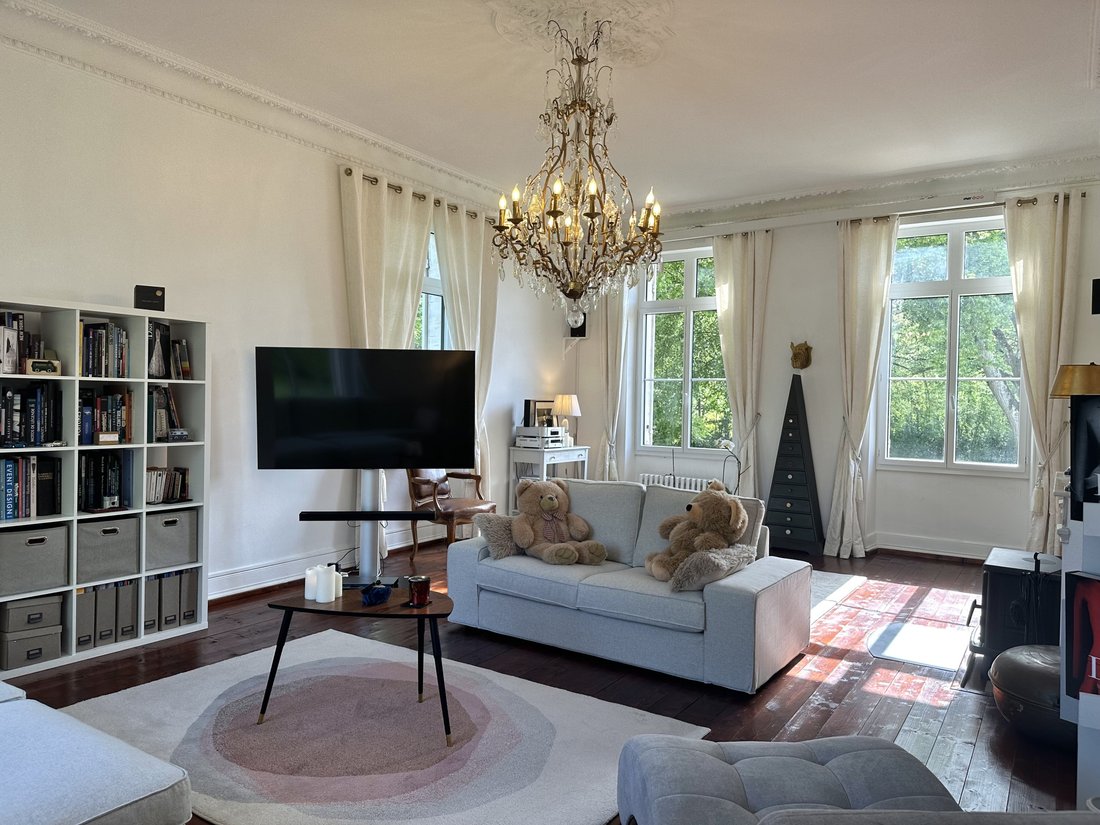 Château Whispers: A Timeless Manor Amidst Monbazillac’s Golden Vines