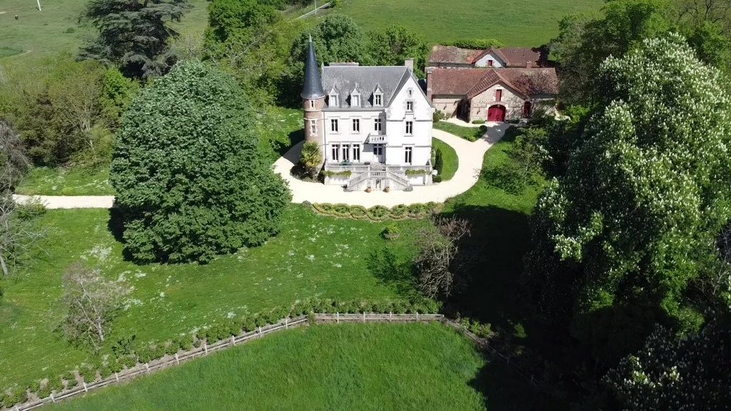 Castle in Saint-Pourcain-sur-Sioule, Auvergne-Rhône-Alpes, France 5 - 16129978