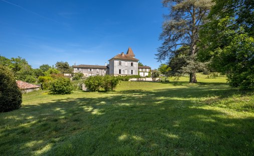 Estate in Saint-Bernard, Auvergne-Rhône-Alpes, France 1