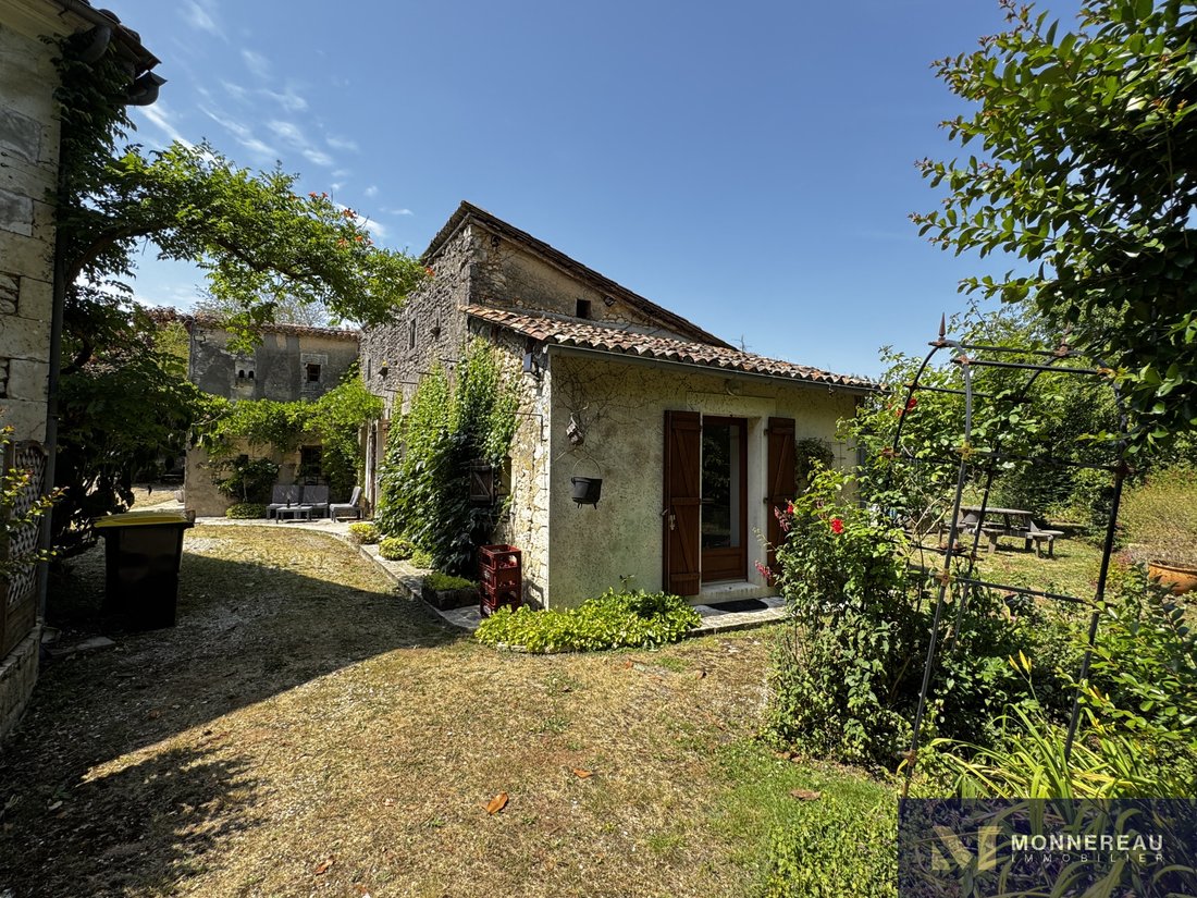 Estate in Baignes-Sainte-Radegonde, Nouvelle-Aquitaine, France 3 - 16130372