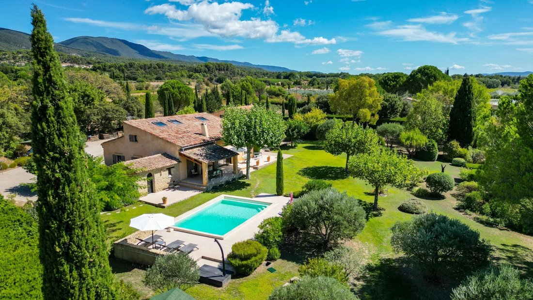 House in Vaugines, Provence-Alpes-Côte d'Azur, France 1 - 16132219