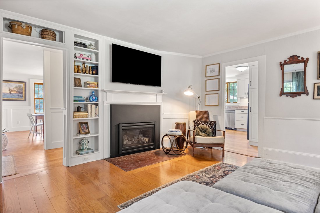 261 Gardner St Hingham Ma