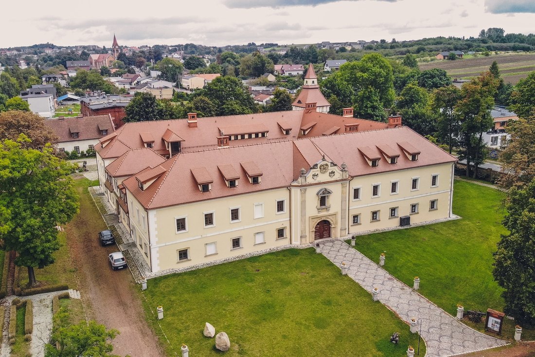 A Renaissance Kingdom Awaits: Wrochem Castle’s Enchanted Estate