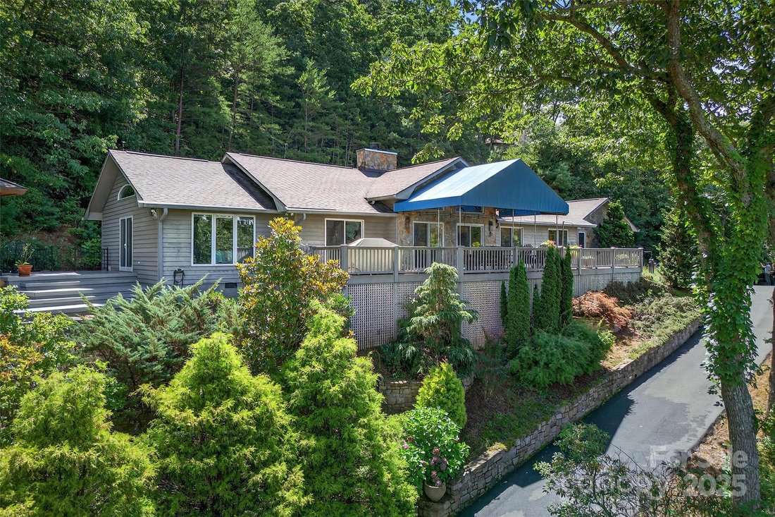 House in Black Mountain, North Carolina, United States 4 - 16137254