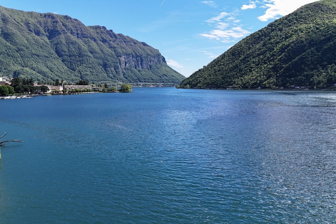 Lakefront Villa With Private Dock