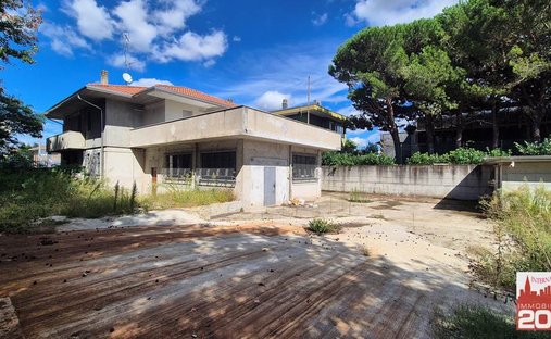 House in Cardano Al Campo, Lombardy, Italy 1