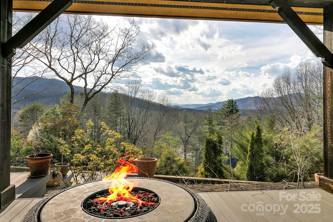 House in Black Mountain, North Carolina, United States 1 - 16137254