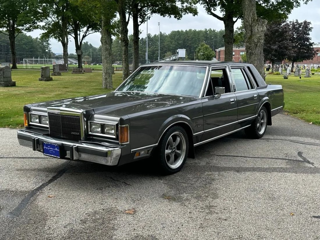 Sedan in Charlton, MA, United States 5 - 16131473