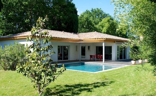 House in Centre Ville, Castries, France 1