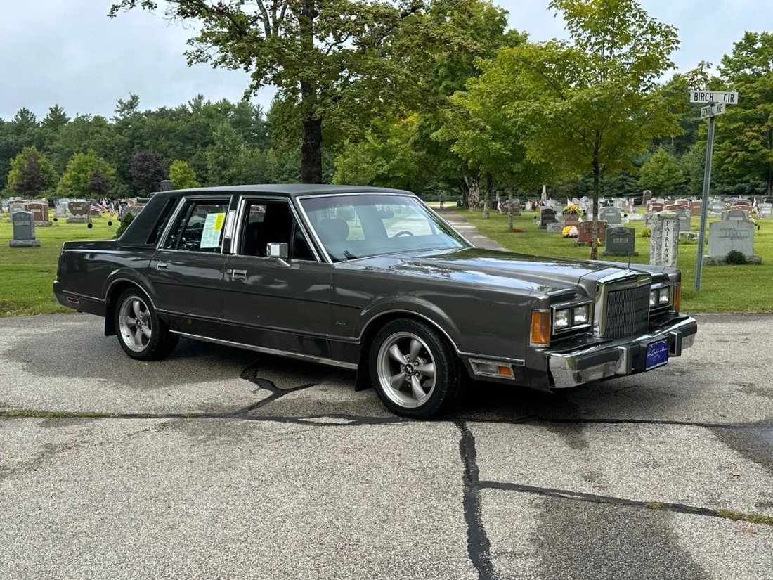 Sedan in Charlton, MA, United States 1 - 16131473