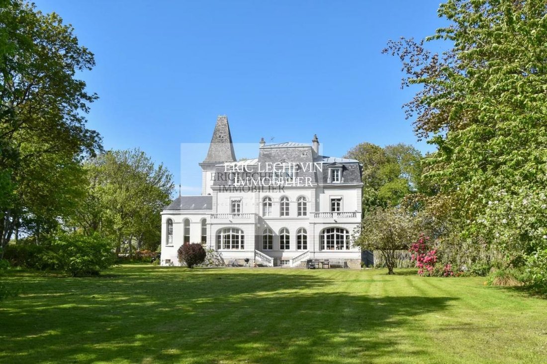 Château des Rêves: A Timeless Jewel on the Opal Coast’s Emerald Shores