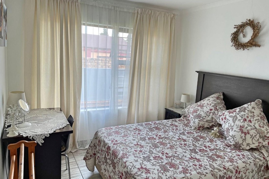 Townhouse in Vaalpark, Sasolburg, Free State 2 - 16136627