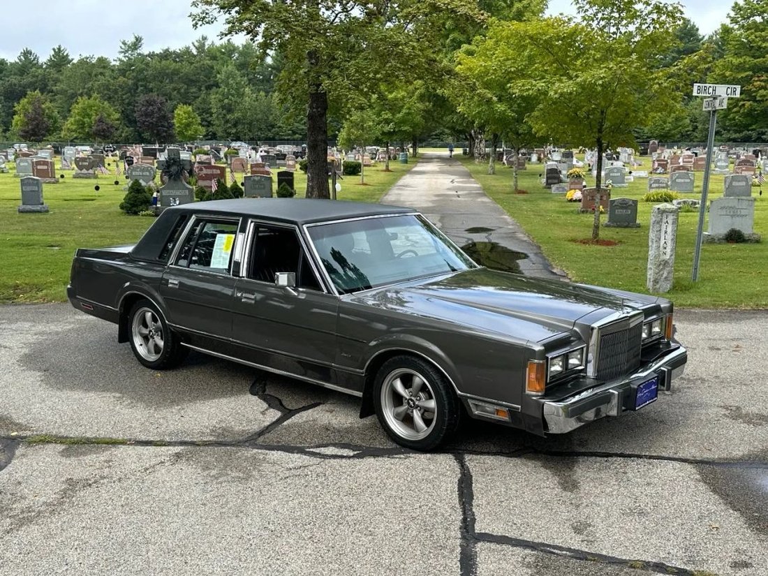 Sedan in Charlton, MA, United States 2 - 16131473