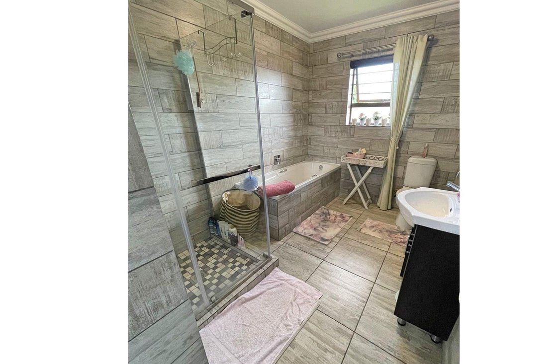 Townhouse in Vaalpark, Sasolburg, Free State 5 - 16136627