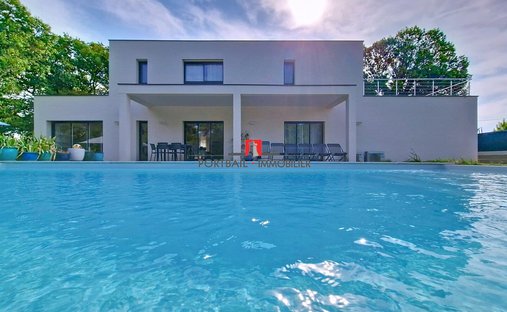 Villa in Val de Virvée, Nouvelle-Aquitaine, France 1