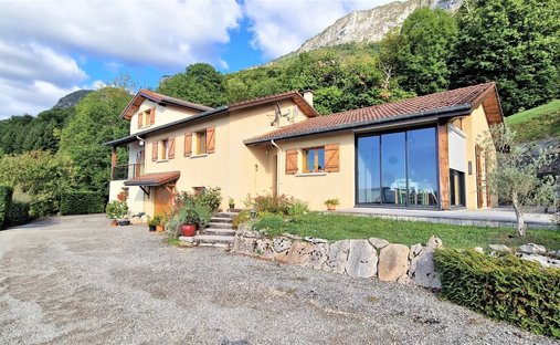 House in Saint-Gervais, Auvergne-Rhône-Alpes, France 1