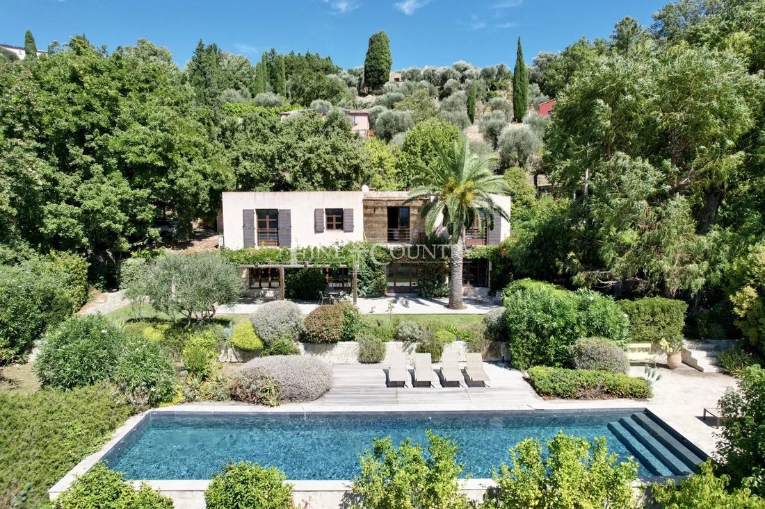 Villa in Châteauneuf-Grasse, Provence-Alpes-Côte d'Azur, France 2 - 16144779