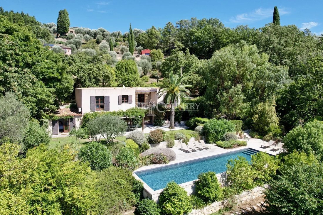 Villa in Châteauneuf-Grasse, Provence-Alpes-Côte d'Azur, France 1 - 16144779