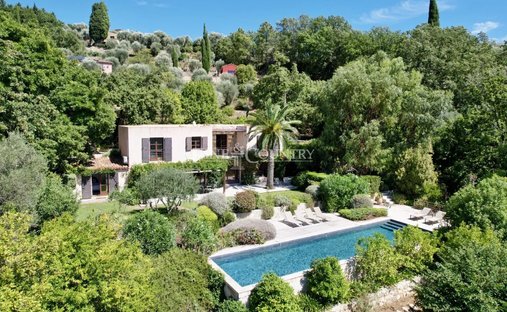 Villa in Châteauneuf-Grasse, Provence-Alpes-Côte d'Azur, France 1
