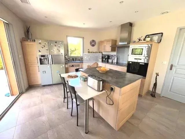 House in La Crau, Provence-Alpes-Côte d'Azur, France 4 - 16136589