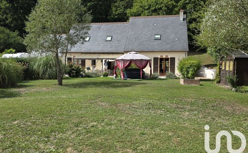 Spacious Property With Separate Guest Lodgings In Wooded Park Of 19 Acres, 15 Km From Blois.