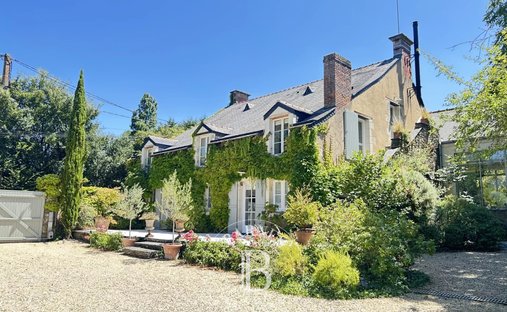 House in Les Garennes-sur-Loire, Pays de la Loire, France 1
