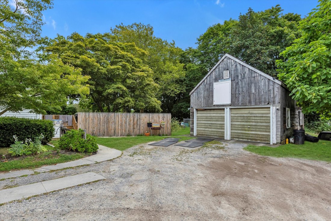 House in Aquebogue, New York, United States 4 - 16054429