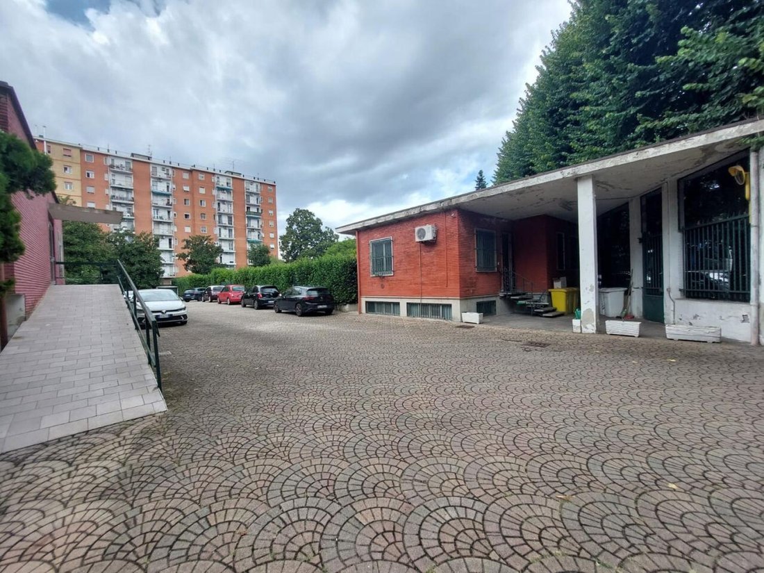 Villa in Cologno Monzese, Lombardy, Italy 2 - 16138972