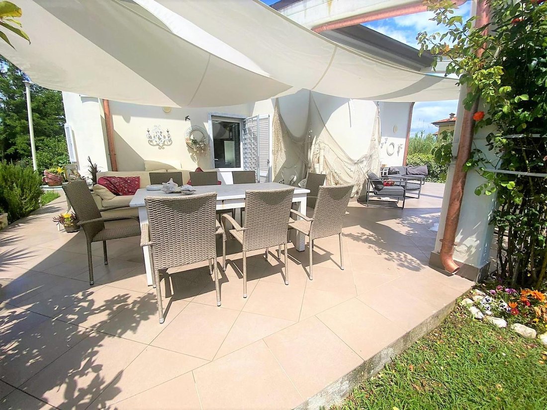 Villa in Marina di Carrara, Tuscany, Italy 4 - 16138128