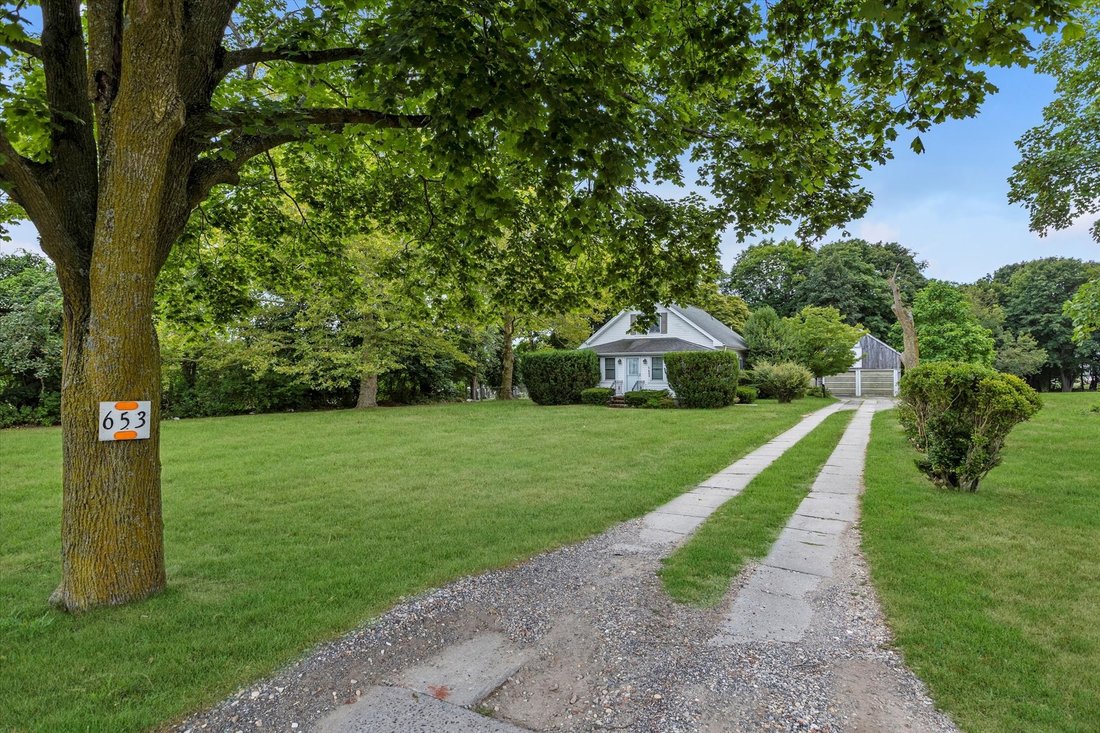 House in Aquebogue, New York, United States 2 - 16054429